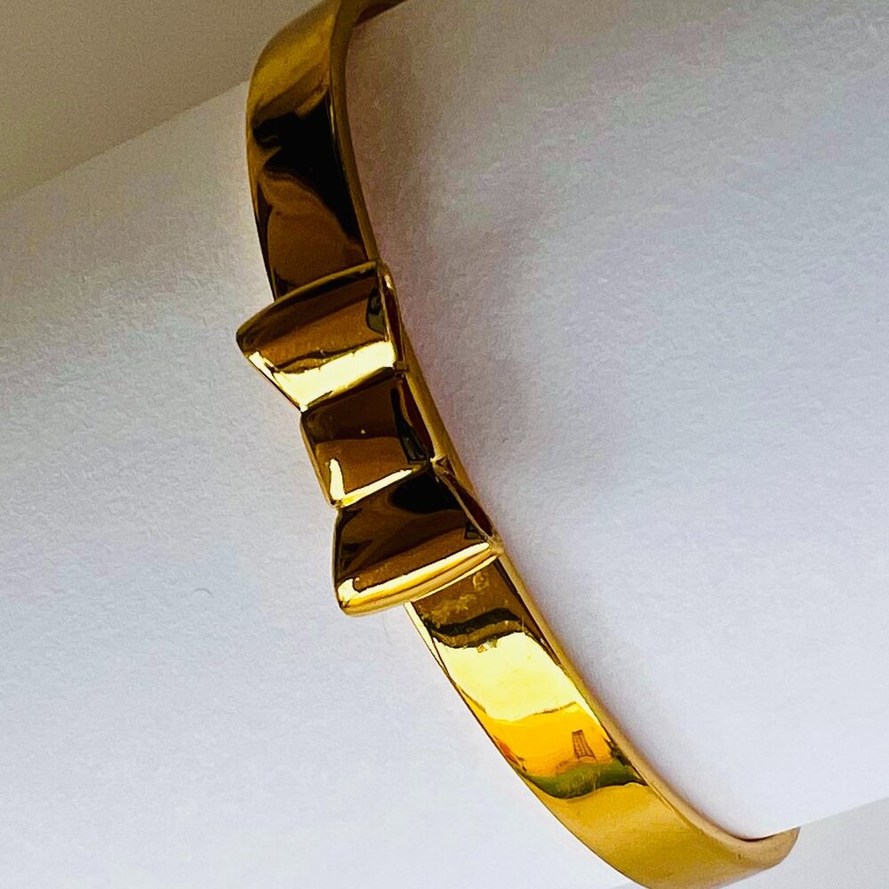 KATE SPADE NEW YORK GOLD BOW BANGLE BRACELET
